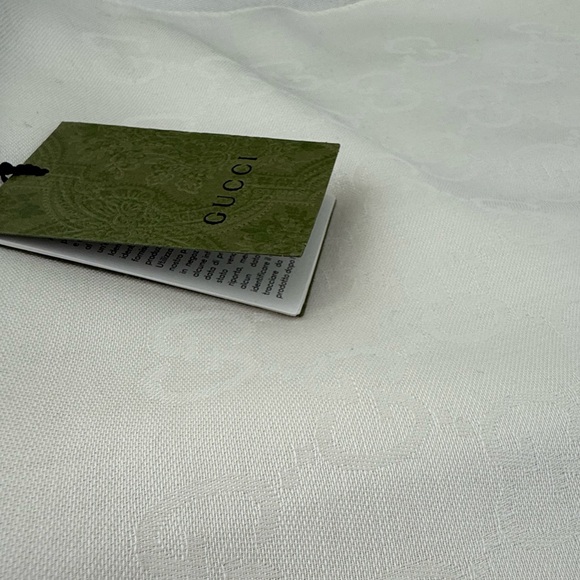 Gucci GG White Logo Scarf NWT - Picture 4 of 11